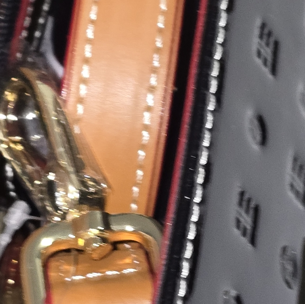 Luxury Black Patent Leather Shoulder Bag - Picture 8 of 9